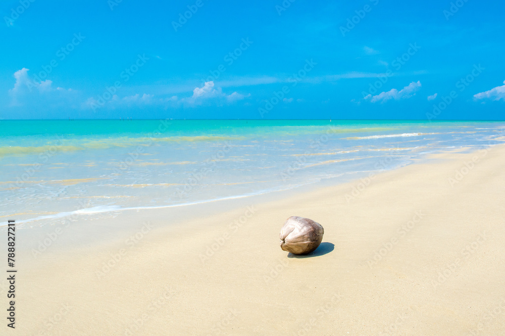 Beautiful landscape of clear turquoise Indian ocean, Maldives islands Beautiful landscape of clear turquoise Indian ocean, Maldives islands