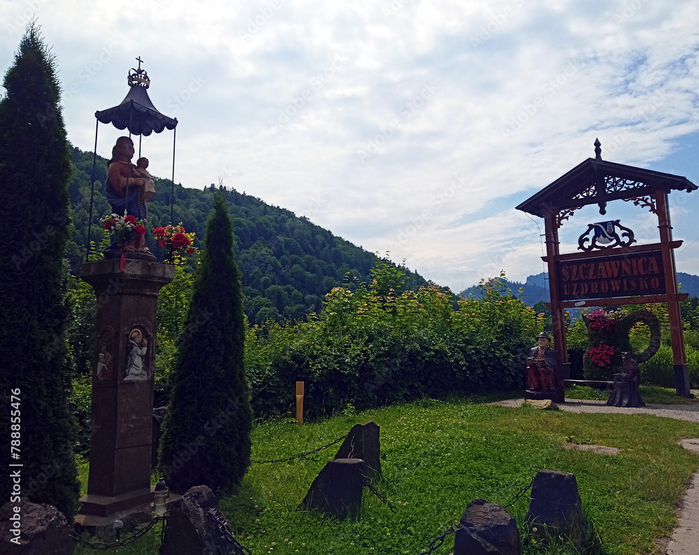 Naklejka premium Szczawnica, malownicze miasteczko w Pieninach. Czerwiec 2023