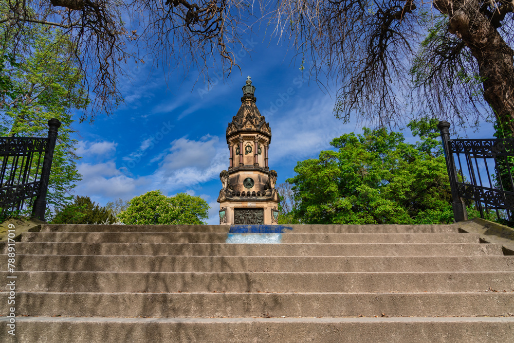 Fototapeta premium Kriegerdenkmal Fürstenwall Magdeburg