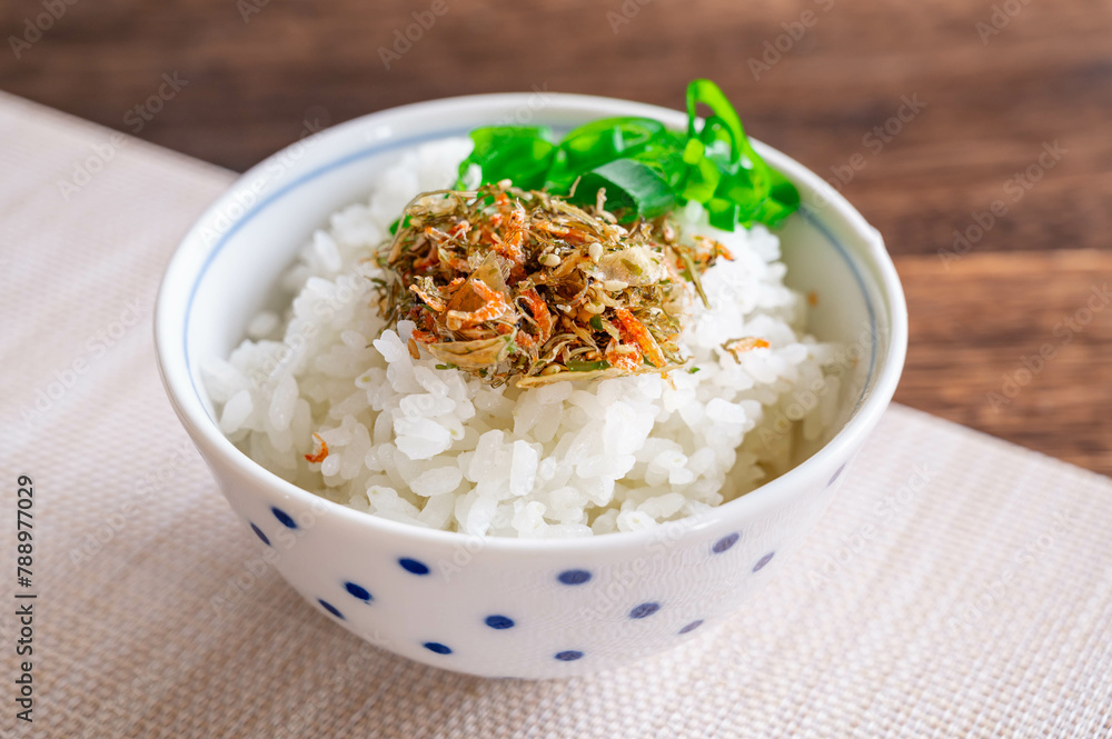 ご飯にのせた海鮮ふりかけ ご飯にのせた海鮮ふりかけ