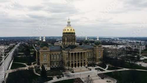 Drone shot pulling away from the Iowa State Capitol. photo