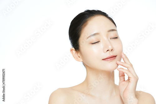 若い女性の清潔感のあるビューティー イメージ