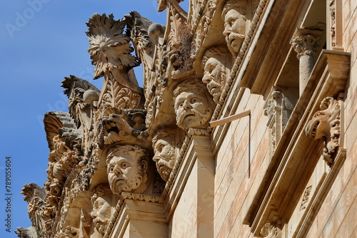 Obraz na płótnie Details (human faces) of Impellizzeri Palace, a Rococo and baroque style building dated from 1894 and located along Via Maestranza street in Ortigia Island, Syracuse, Sicily, Italy w salonie