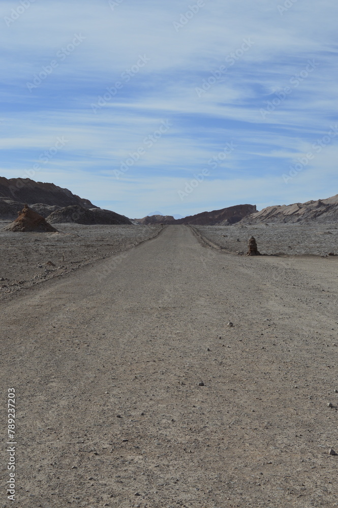 Estrada no Deserto infinito do Atacama