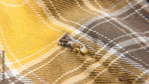 Foto Pespunte en camisa a cuadros amarilla
