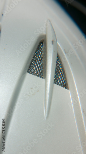 Detalle de rejilla de ventilación un casco de motocicleta