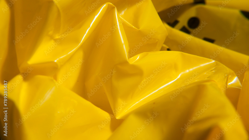 Bolsa de plástico amarillo arrugado Bolsa de plástico amarillo arrugado