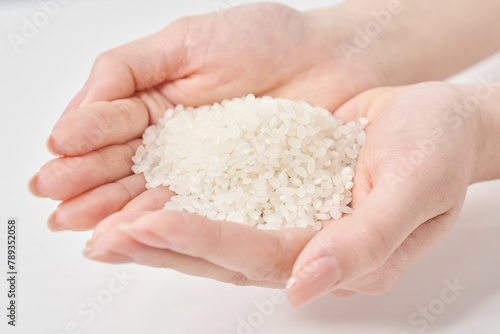 手のひらに盛られたお米