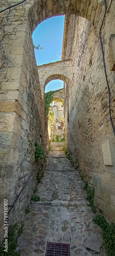 rue de la vieille ville de Vaison la Romaine