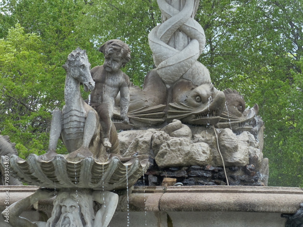 Naklejka premium Détails statues fontaine