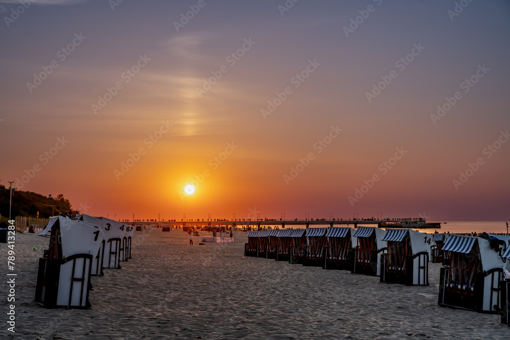 Kołobrzeg , Latarnia Morska , Port, falochron, morze, statek, port, molo , plaża Kołobrzeg , Latarnia Morska , Port, falochron, morze, statek, port, molo , plaża