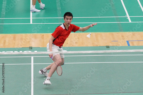 A very focused player who plays single badminton © Jang Jang