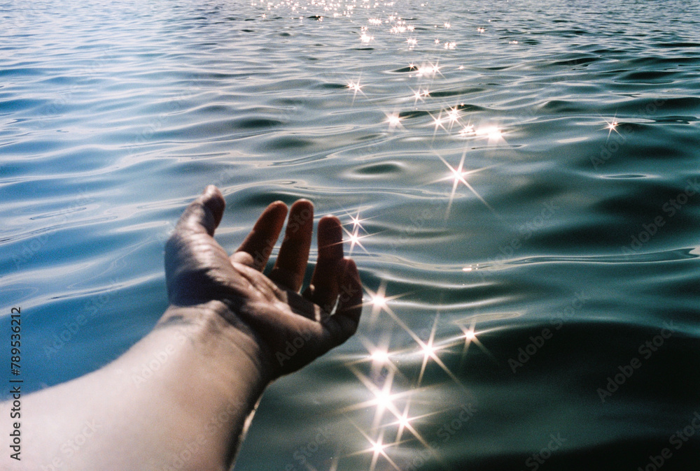© Sandra Ramos/Stocksy - Sun reflections © Sandra Ramos/Stocksy - Sun reflections