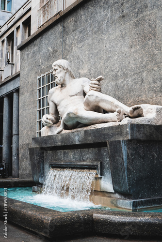 Obraz na płótnie Fontaine in the city of Turin (Italy) with sculpture and statue
w salonie