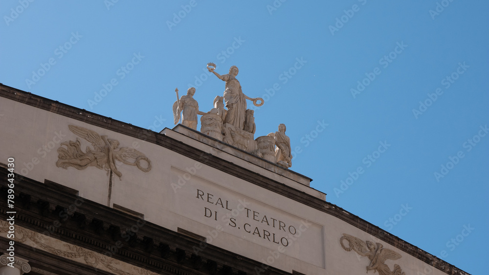 Campania,  Napoli, Teatro San Carlo, Sculture, cielo, azzurro,