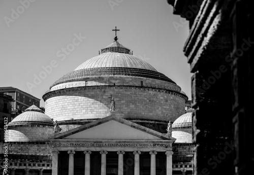 Campania,  Napoli, Basilica reale pontificia di San Francesco di Paola, colonne, architettura neoclassica, in bianco e nero photo