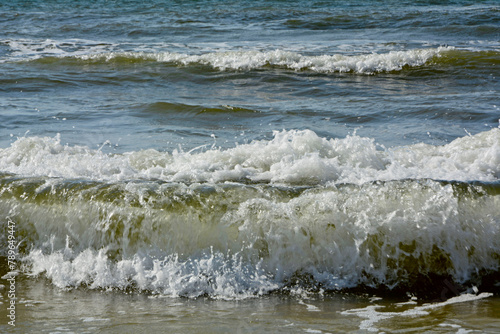 spienione morskie fale, foaming sea waves	