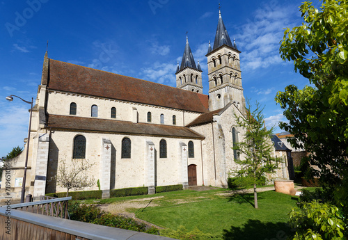 Collegiate Church of Notre-Dame and River Seine in Melun. Melun is a commune in the Seine-et-Marne department in Ile-de-France region, France.