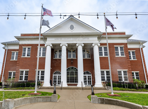Facade of Mercer County judicial complex. government building in the city of Harrodsburg, Kentucky