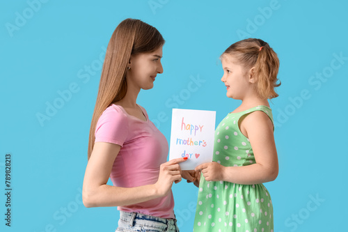 Little girl greeting her mo...