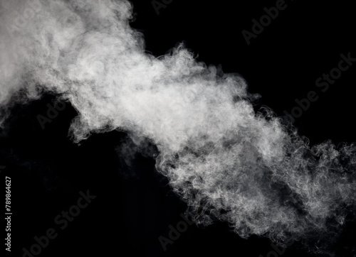 Dym odizolowywający na czarnym tle