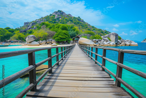 photo wooden bridge at koh nangyuan island