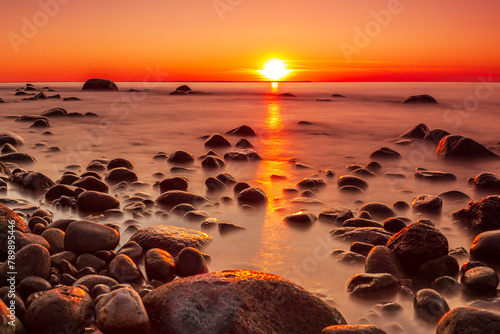 Steine an der Ostseeküste bei Lohme auf der Insel Rügen