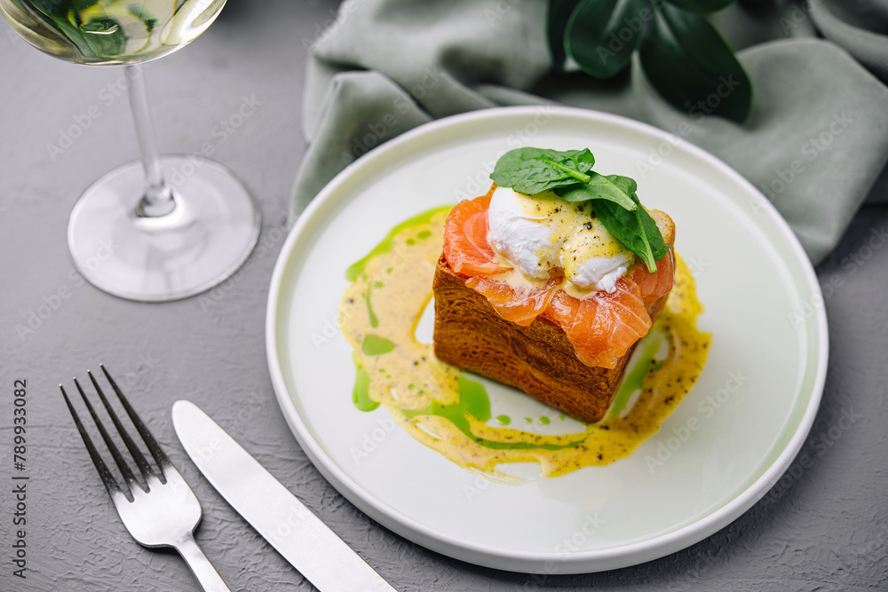 Gourmet smoked salmon toast with poached egg