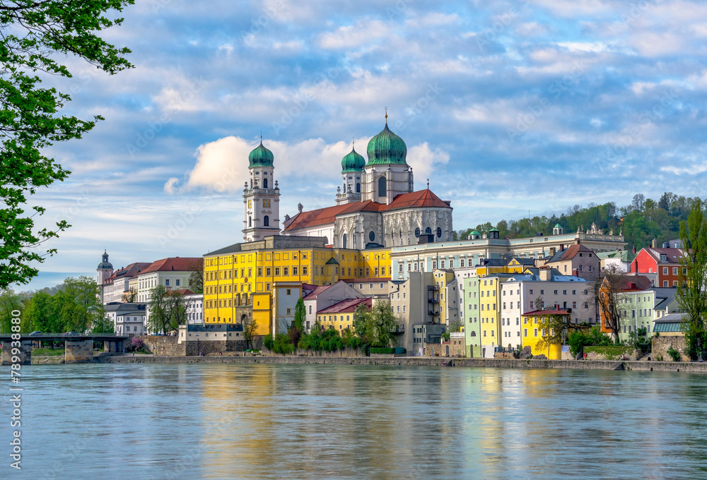 Naklejka premium Blick auf Passau, Dom St. Stephan, Innseite, Niederbayern, Bayern, Deutschland