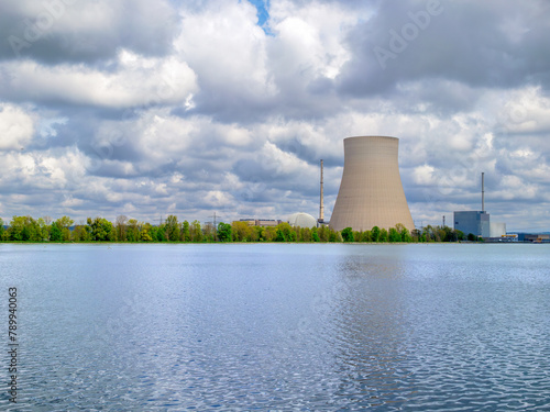 Das stillgelegte Atomkraftwerk, AKW Isar2, an der Isar bei Landshut, Bayern, Deutschland