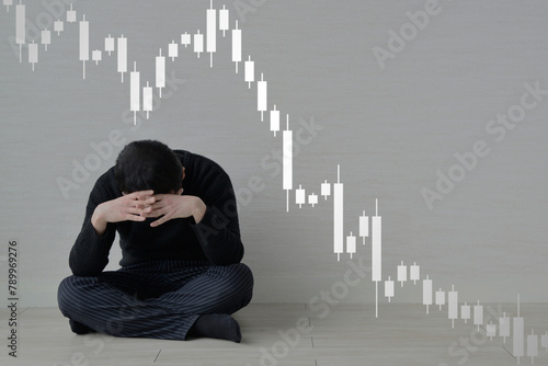 株価の暴落に悩む男性