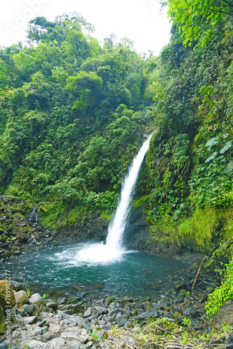 Fototapeta Naklejka Na Ścianę i Meble -  Kostaryka wodospady - rajskie scenerie tropikalnych lasów deszczowych