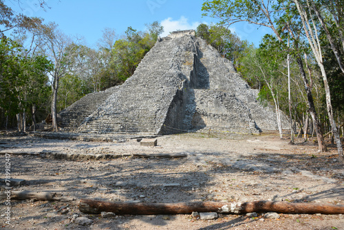 Ukryta w meksykańskiej dżungli piramida Majów w Coba na Jukatanie © Tomasz Aurora
