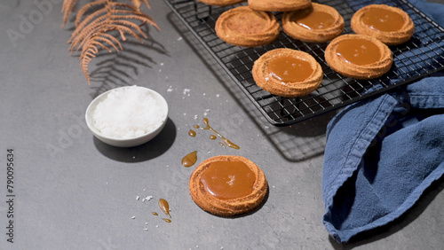 Biscuits with salted caramel photo