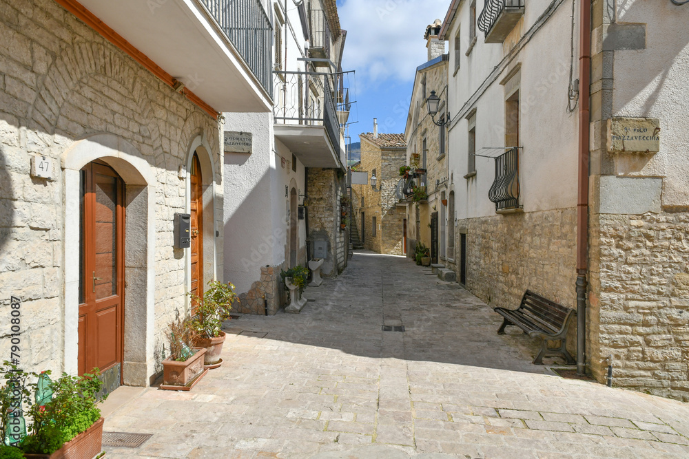 Obraz premium A street in Roseto Valfortore, a medieval village in the province of Foggia in Italy.