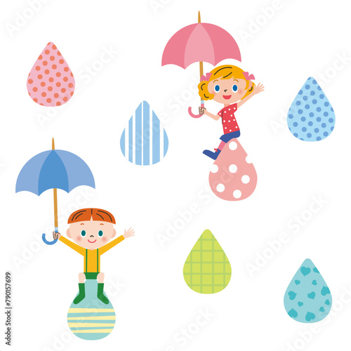 梅雨の雨模様と傘をさす子供達