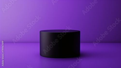 le meuble rond au milieu de la pièce violette  photo