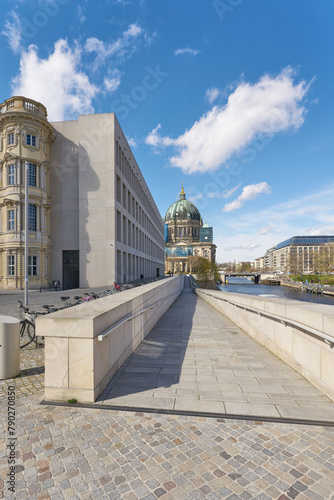 Blick von der Rathausbrücke entlang dem Humboldt Forum mit der Humboldt Promenade zum Berliner Dom am Ufer der Spree photo