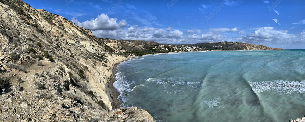 Küstenlandschaft an der Pissouri Bay, Zypern - obrazy, fototapety, plakaty 