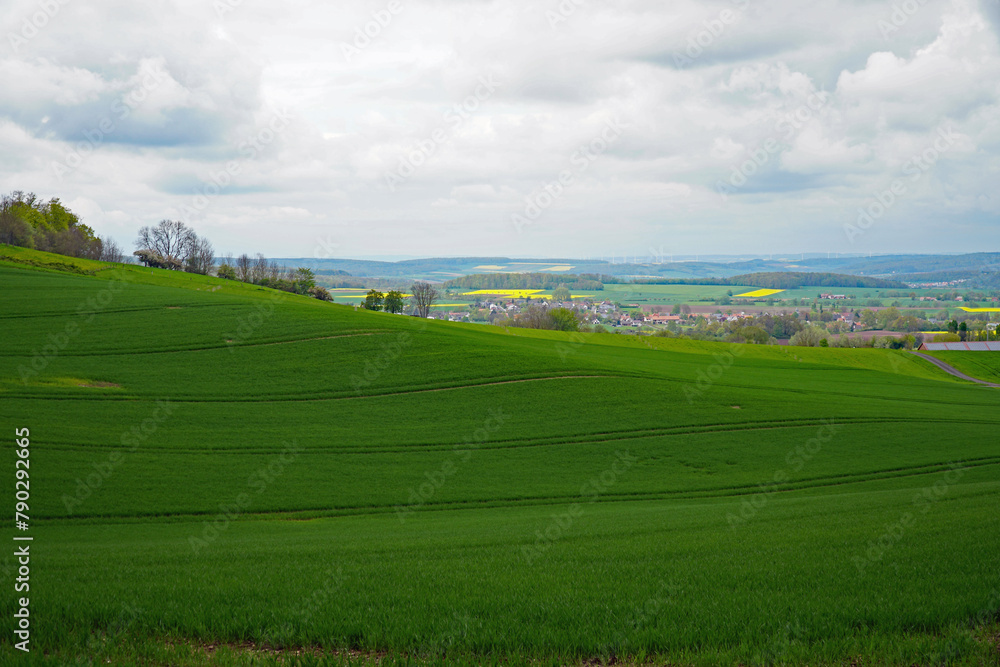 nordhessische Landschaft im Frühling