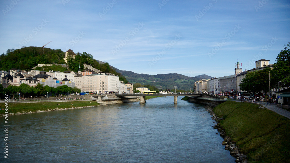 Staatsbrücke in Salzburg bei Sonnenschein