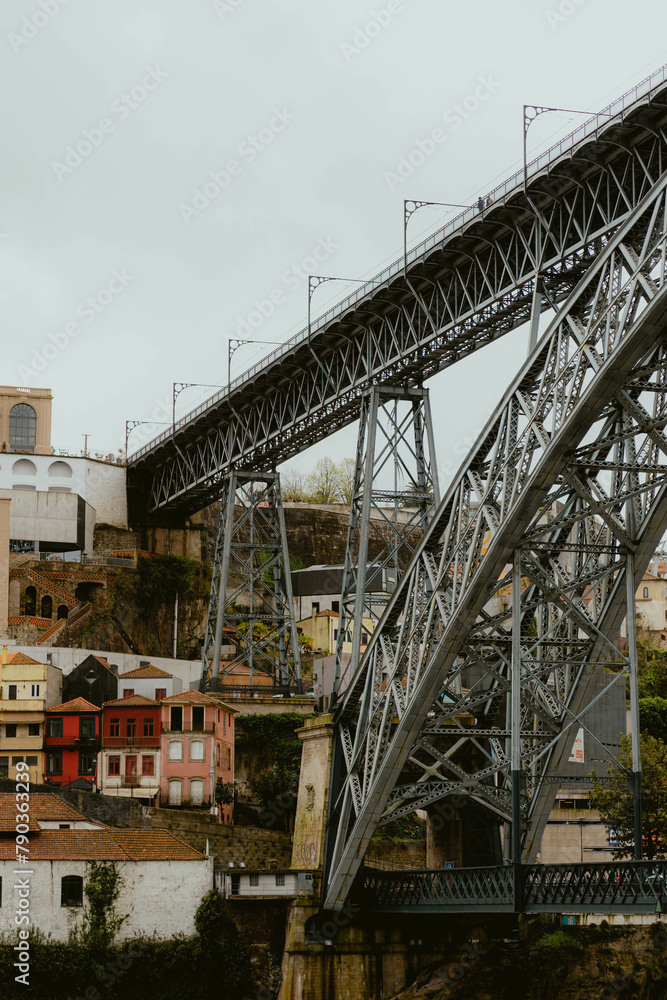 Obraz premium bridge in the city porto