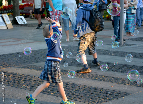 Children's Day, Dzień Dziecka, dziecko biegnące za bańkami mydlanymi,  zabawa z bańkami	, child running after soap bubbles, Children playing with bubbles 

