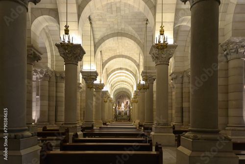 Madrid, Espagne, 17 juillet 2015 : Crypte de Sainte-Marie la Royale de l’Almudena photo