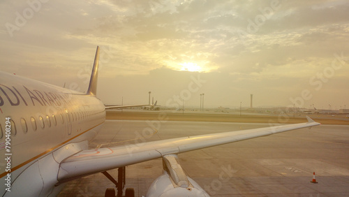 Fotografie Saudi Arabian Plane preparing for take off at Riyadh King Khalid Airport