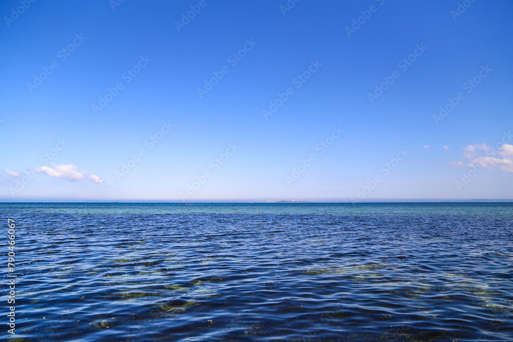 Fototapeta premium blue sky and sea