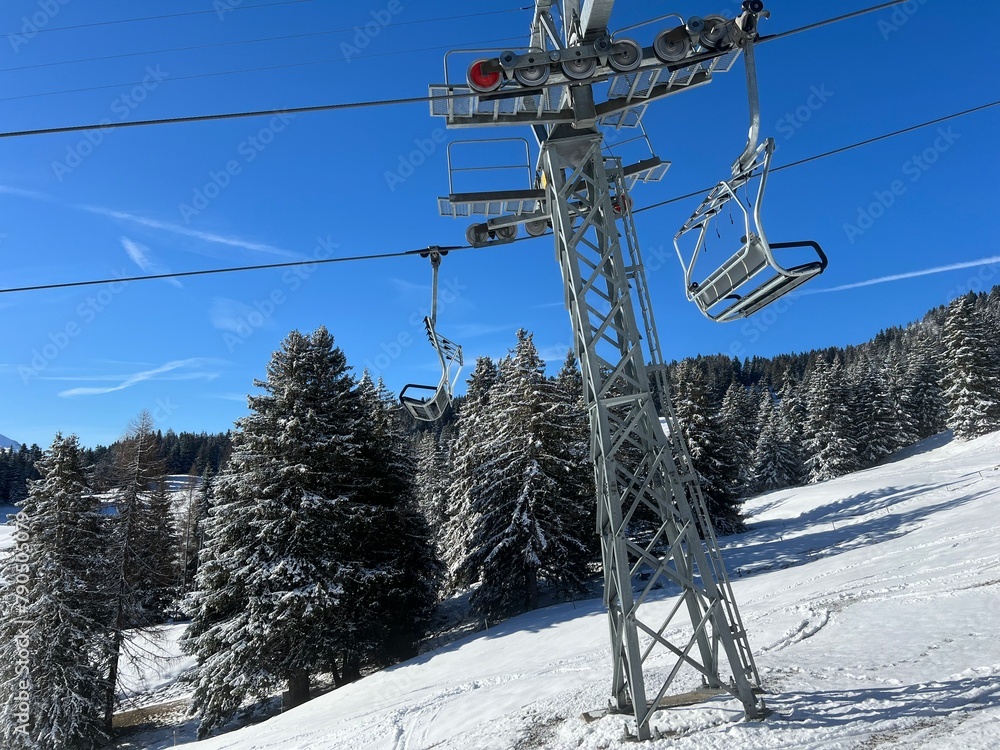 4pers. High speed chairlift (detachable) Pedra Grossa or 4er Hochgeschwindigkeits-Sesselbahn (Kuppelbar) Pedra Grossa in the Swiss winter resorts of Valbella and Lenzerheide - Switzerland / Schweiz 4pers. High speed chairlift (detachable) Pedra Grossa or 4er Hochgeschwindigkeits-Sesselbahn (Kuppelbar) Pedra Grossa in the Swiss winter resorts of Valbella and Lenzerheide - Switzerland / Schweiz