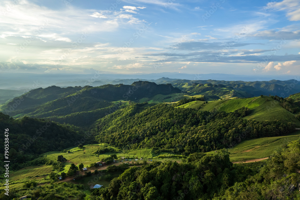 Obraz premium Beautiful sunlight and blue sky with cloud over the mountain of Thailand.