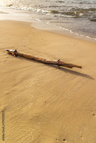 konar na brzegu morza, plaża © rpetryk