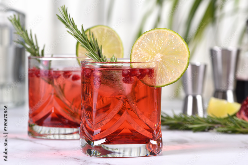 Sweet, tart pomegranate gin and tonic. This simple cocktail of gin or tequila, tonic and grenadine together in just a few minutes. Ideal for holiday celebrations. Sweet, tart pomegranate gin and tonic. This simple cocktail of gin or tequila, tonic and grenadine together in just a few minutes. Ideal for holiday celebrations.